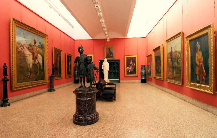 5. Maharaja Fatesingh Museum